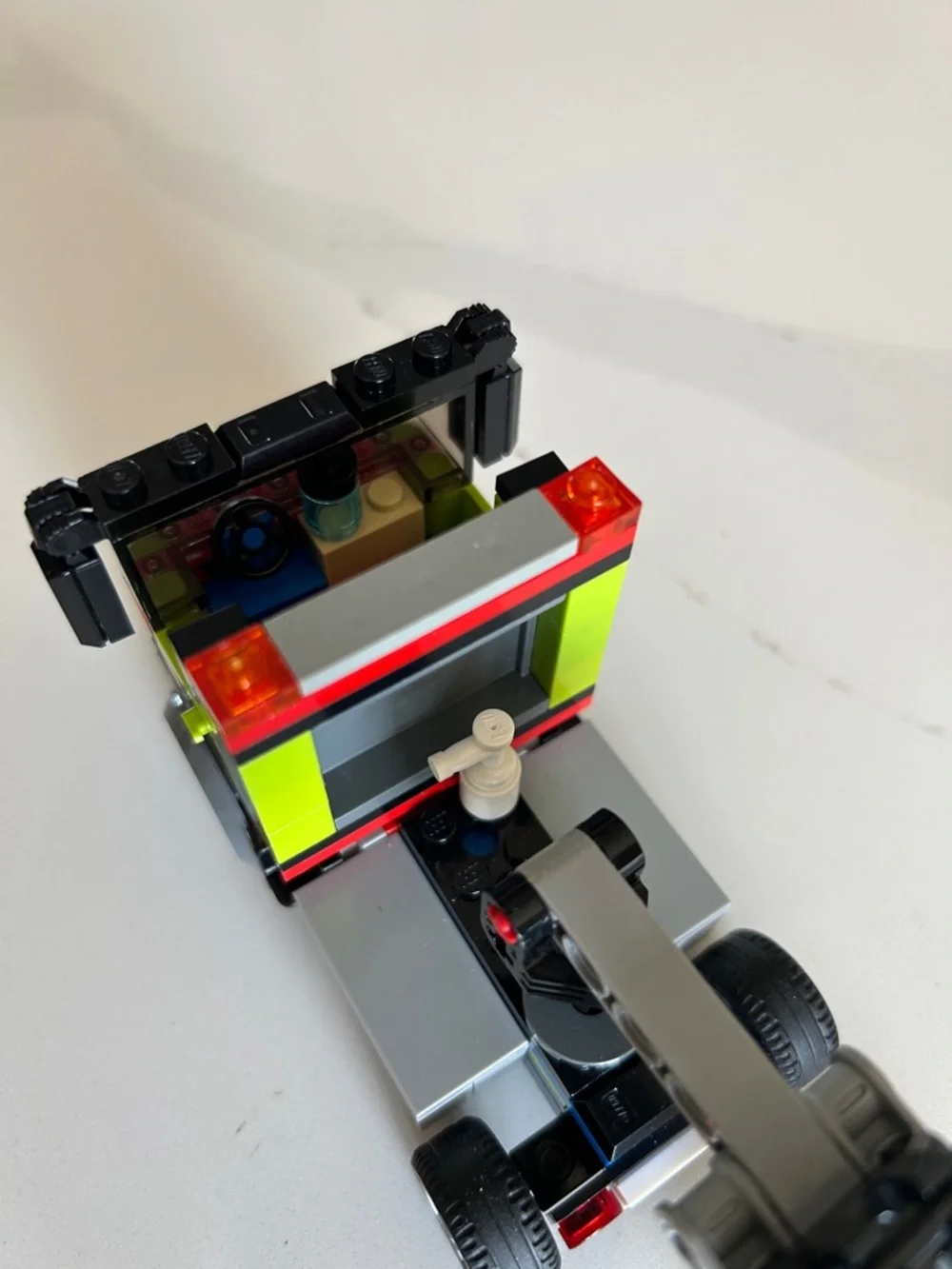 Lego retired City #60254 Race Boat Transporter - Picture 3 of 15
